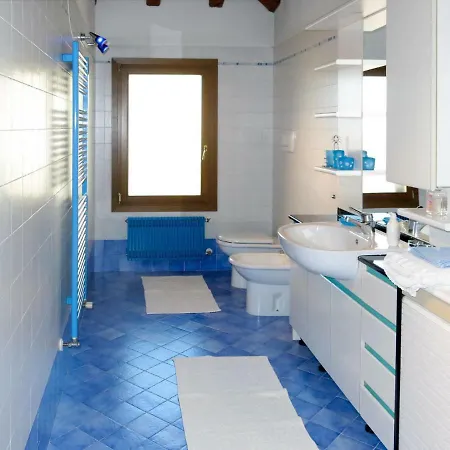 Marille House 100s